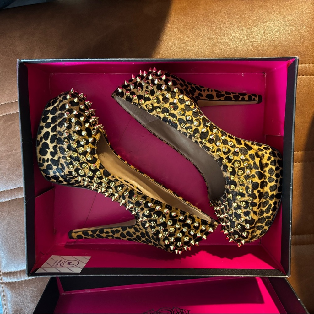 VINCE CAMUTO- leopard and gold spike platform heels